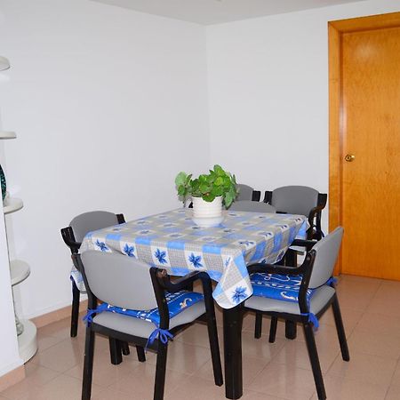 Rhode Vista Al Mar Apartment Roses Bagian luar foto