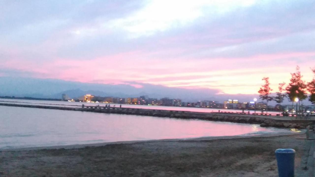 Rhode Vista Al Mar Apartment Roses Bagian luar foto